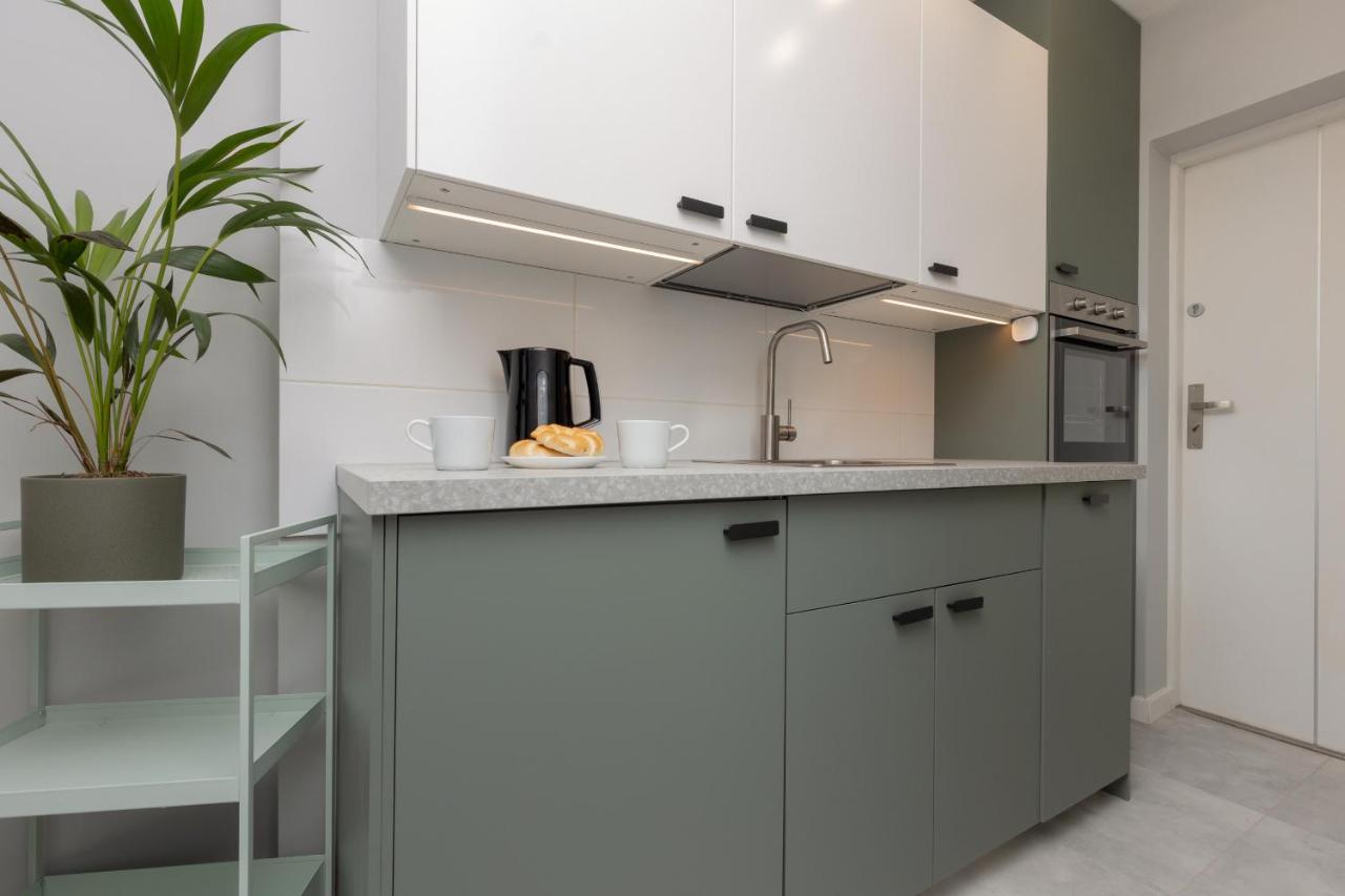 Cozy & Stylish Studio Ochota 1,5 Km To Zlote Tarasy By Renters Apartment Warschau